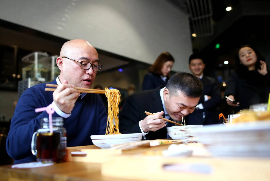 4块成本卖1千，3年加盟费38万，明星们割起韭菜来一点都不手软