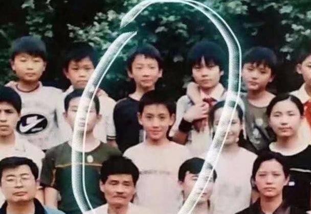 “小公爷”朱一龙，曾跑龙套10年，30岁逆袭成顶流，戏外仍未婚