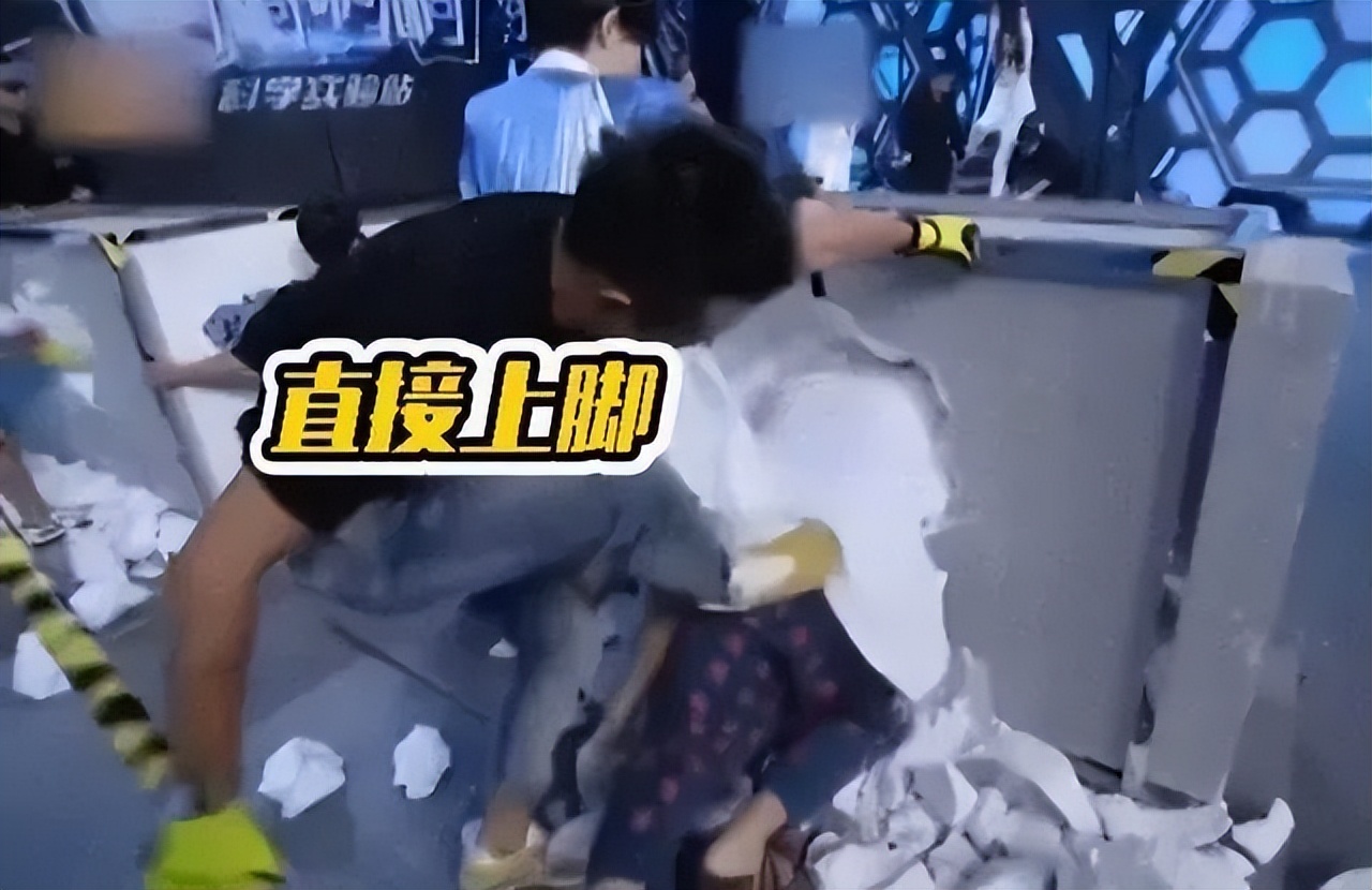 令人愤怒的节目场面：喝油漆，道德绑架，观众一点都不愉快