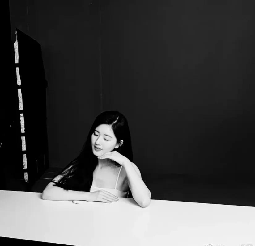 赵露思的日常照太美了！我的心尖都被甜化了