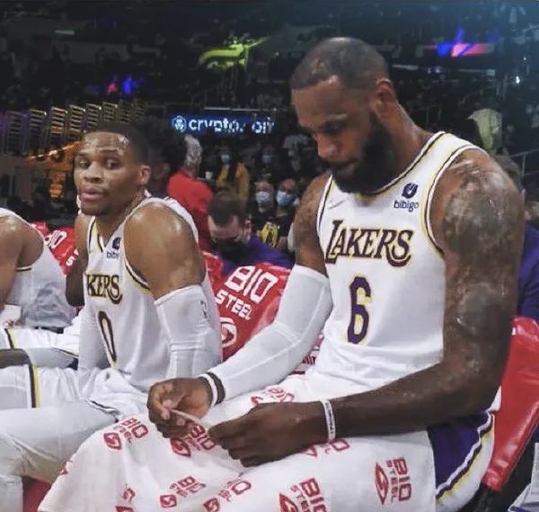 nba湖人比赛为什么看不到了(终于结束了！再见湖人！2500万美元直接打水漂)