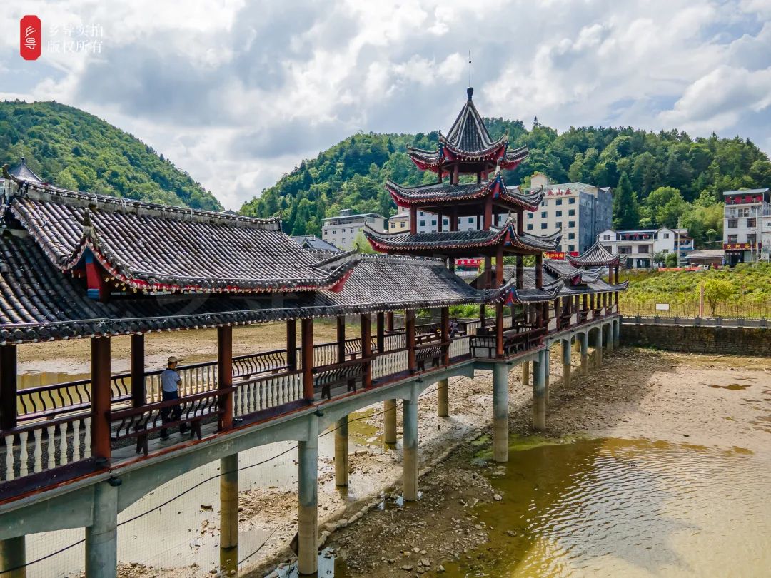 恩施美爆了！带上家人住进大山深处的避暑房，追寻这场夏日景色吧