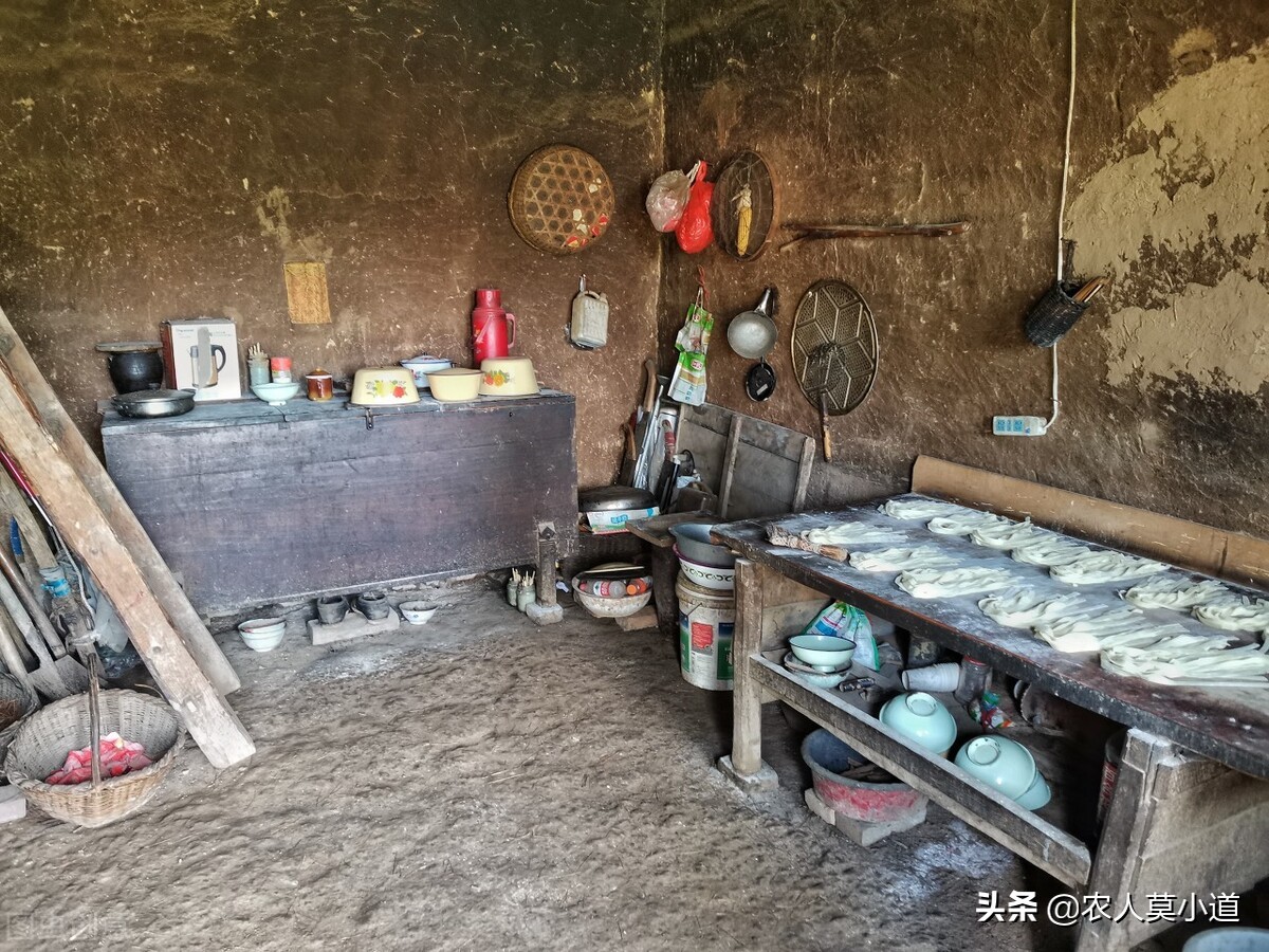 在农村有住房的非农业户口人员拆迁后怎么安置补偿？