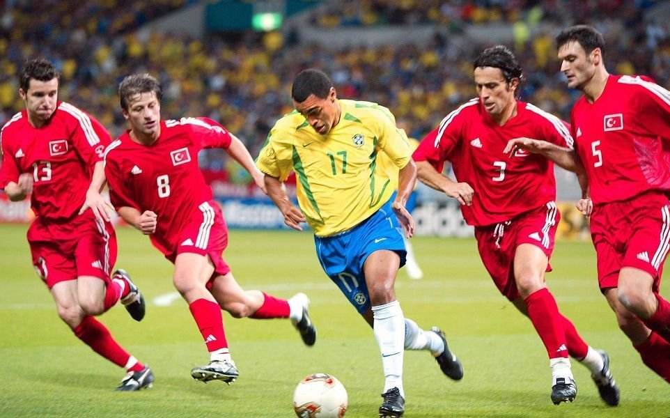 2014年巴西男足世界杯是南美洲(南美几个世界杯名额？4.5个将成为历史，钉子户巴西从未缺席)