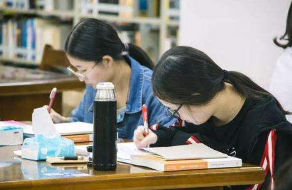 北大教授的“豪宅”，打脸多少放纵成瘾的年轻人，大学生该清醒了