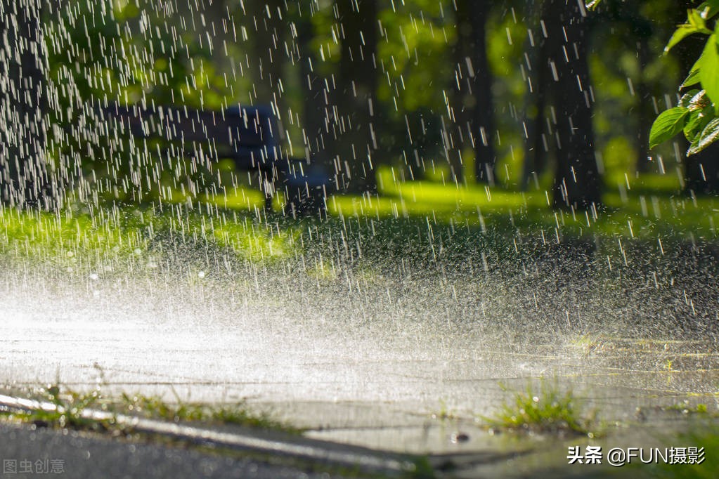 學這6個技巧，下雨天也能拍出具有故事感的攝影大片，含拍攝參數