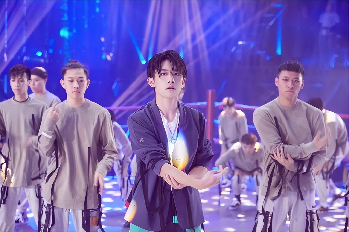 2022央视七夕晚会阵容曝光：百位大咖，21个节目，周深赵丽颖齐聚