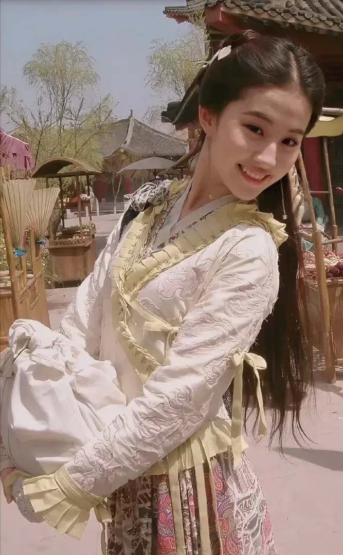 新版《仙剑奇侠传》里的赵灵儿,还原了游戏,但少了灵气?