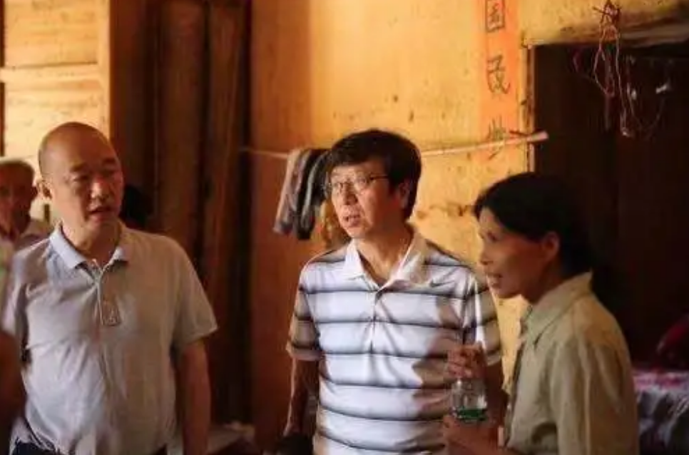 人大学霸伍继红：失业、嫁光棍、生6娃、成低保户，谁毁了她？