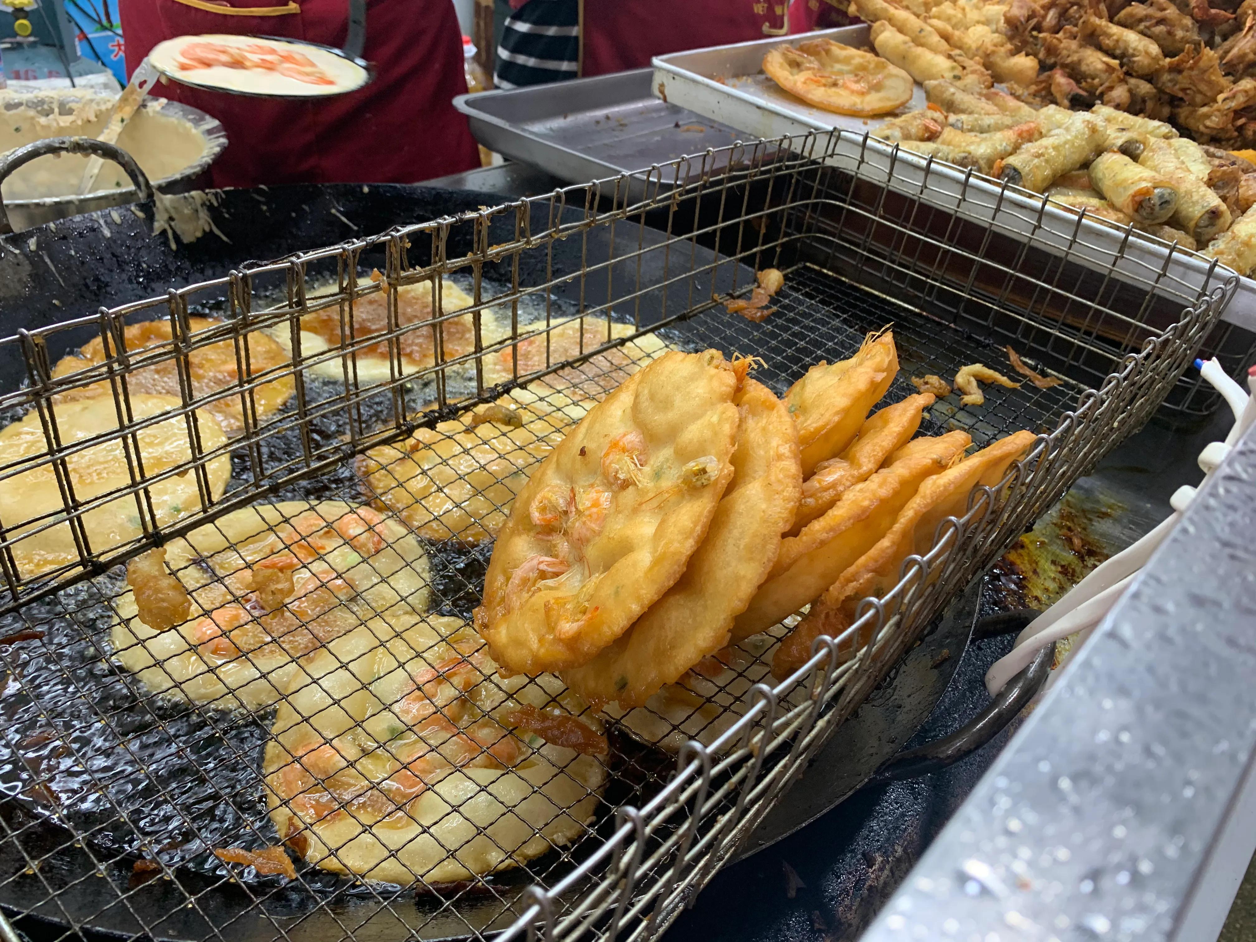 广西北海侨港风情街,各式各样的小吃,琳琅满目的海产品,吃到饱