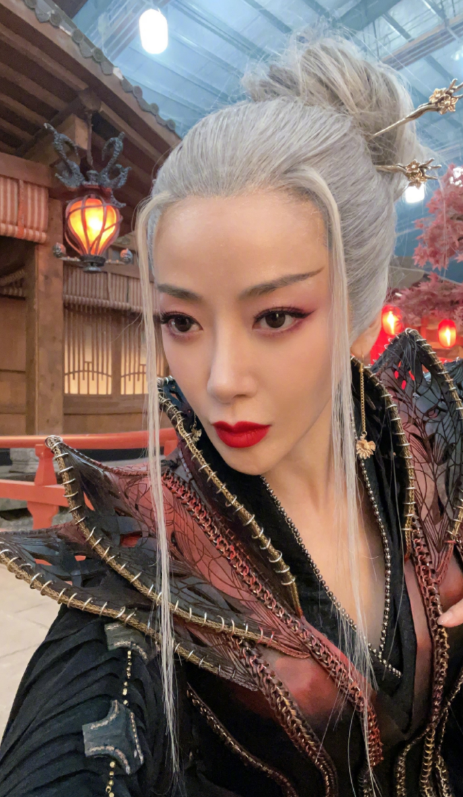 明星瘦过头比胖了更难看？有人排骨胸吓人，有人瘦到没戏拍