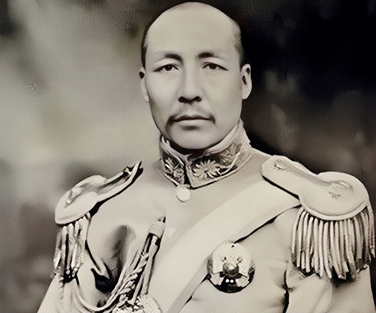 冯巩的太爷爷是冯国璋,还担任过民国大总统,但是他的爷爷更牛