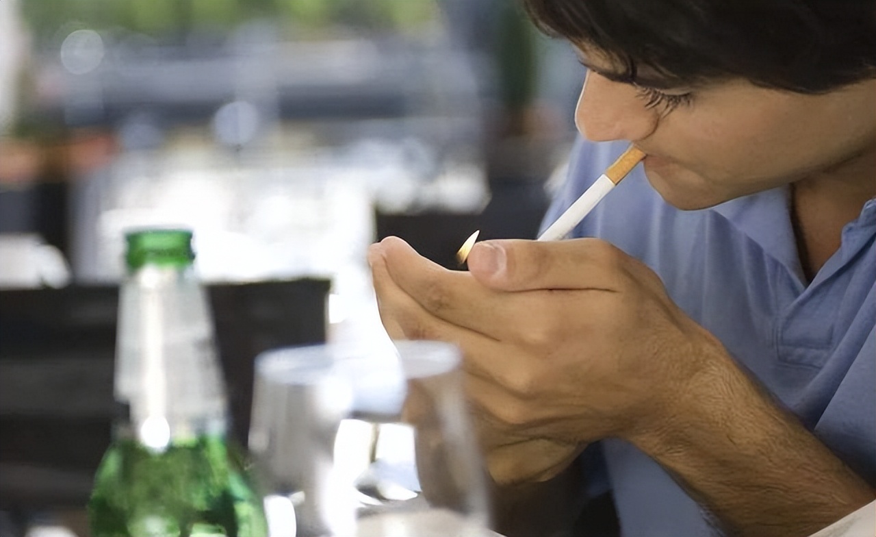 吃饱后，应该坐着、躺着，还是站着？提醒：饭后做5件事或会伤身