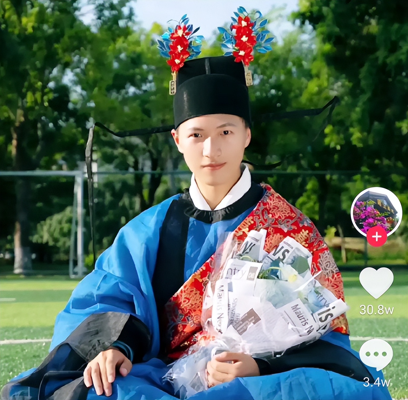 高校男生拒绝博士帽，改穿“进士服”拍毕业照，这身行头不简单啊