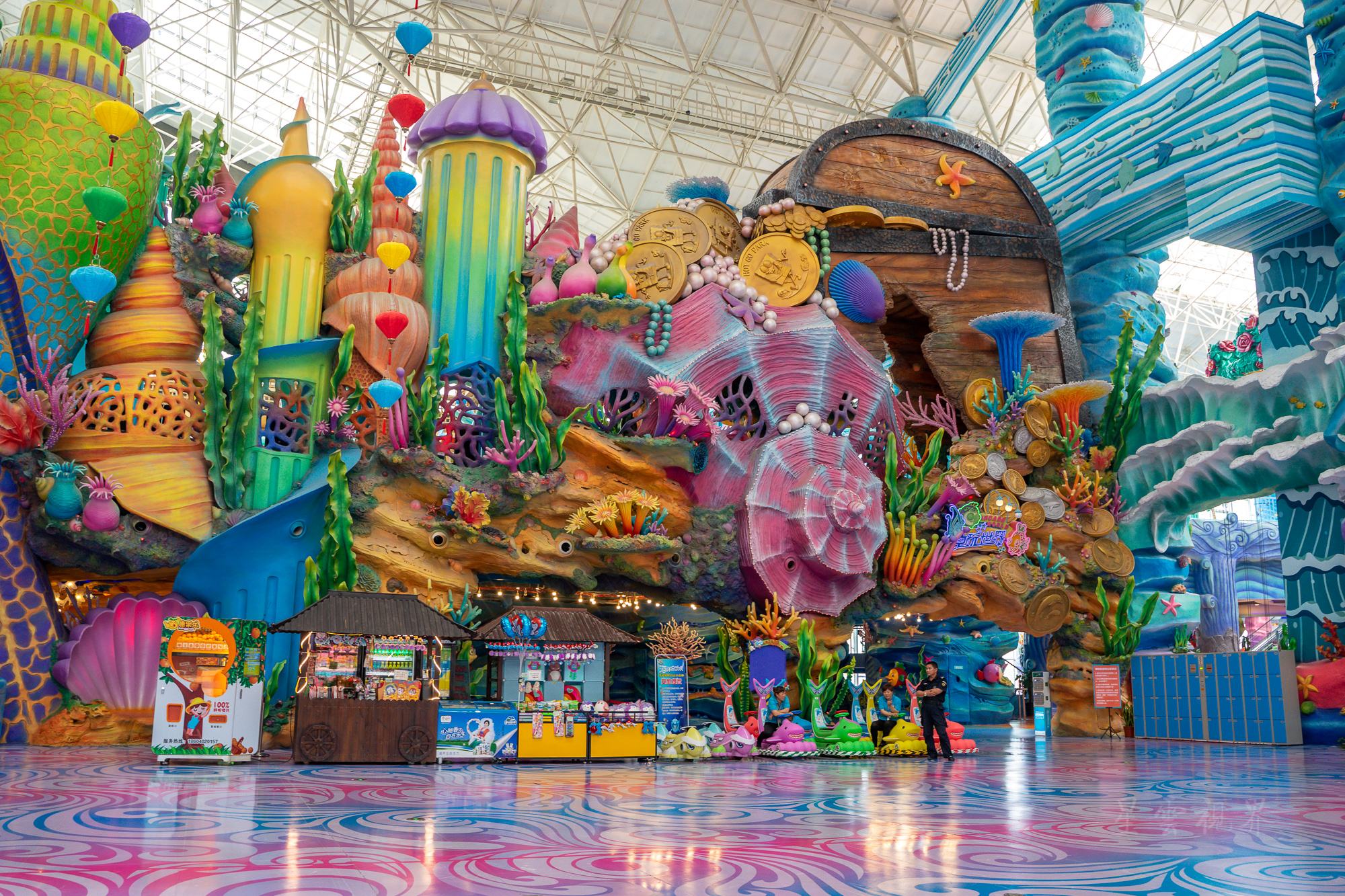 抚顺巨无霸公园,由六大世界组成,是休闲度假的好去处