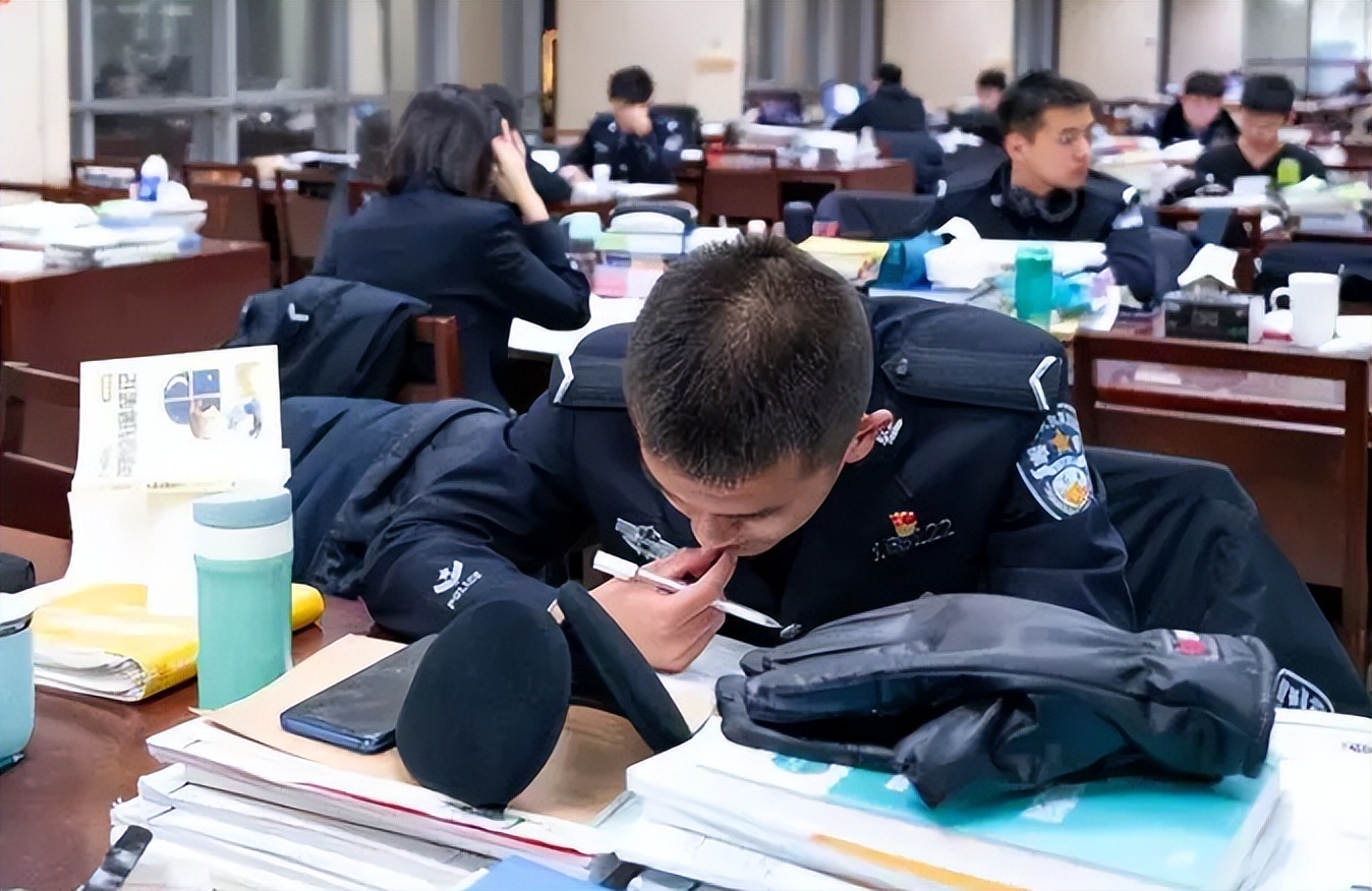 毕业想当警察，选“事业编”还是“行政编”？两者的薪资有差距