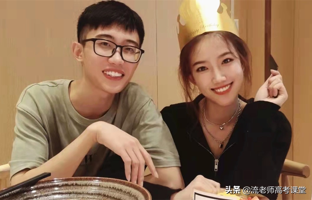 西电“情侣”学霸，女的貌美如花男的英俊帅气，双双保研上海交大