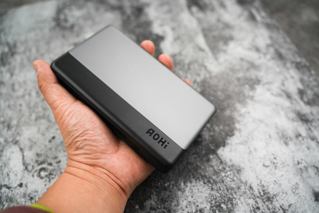 2小时充满？！Aohi 3万毫安时双向100W PD充电宝实测体验