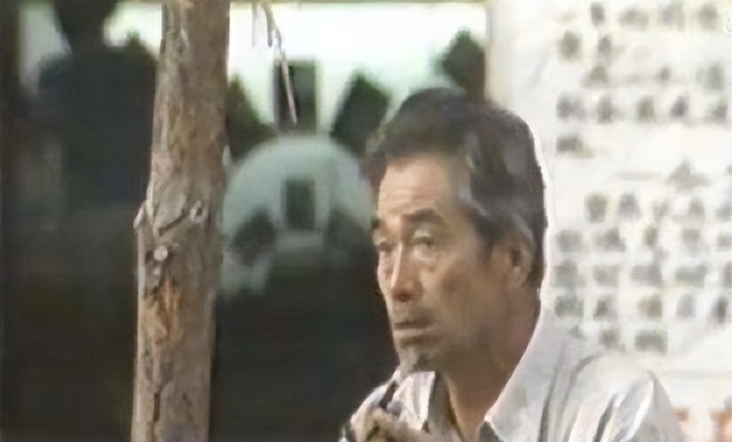 一个连名字都不会写的放羊老头，凭独门绝技成了警界顶尖追踪专家