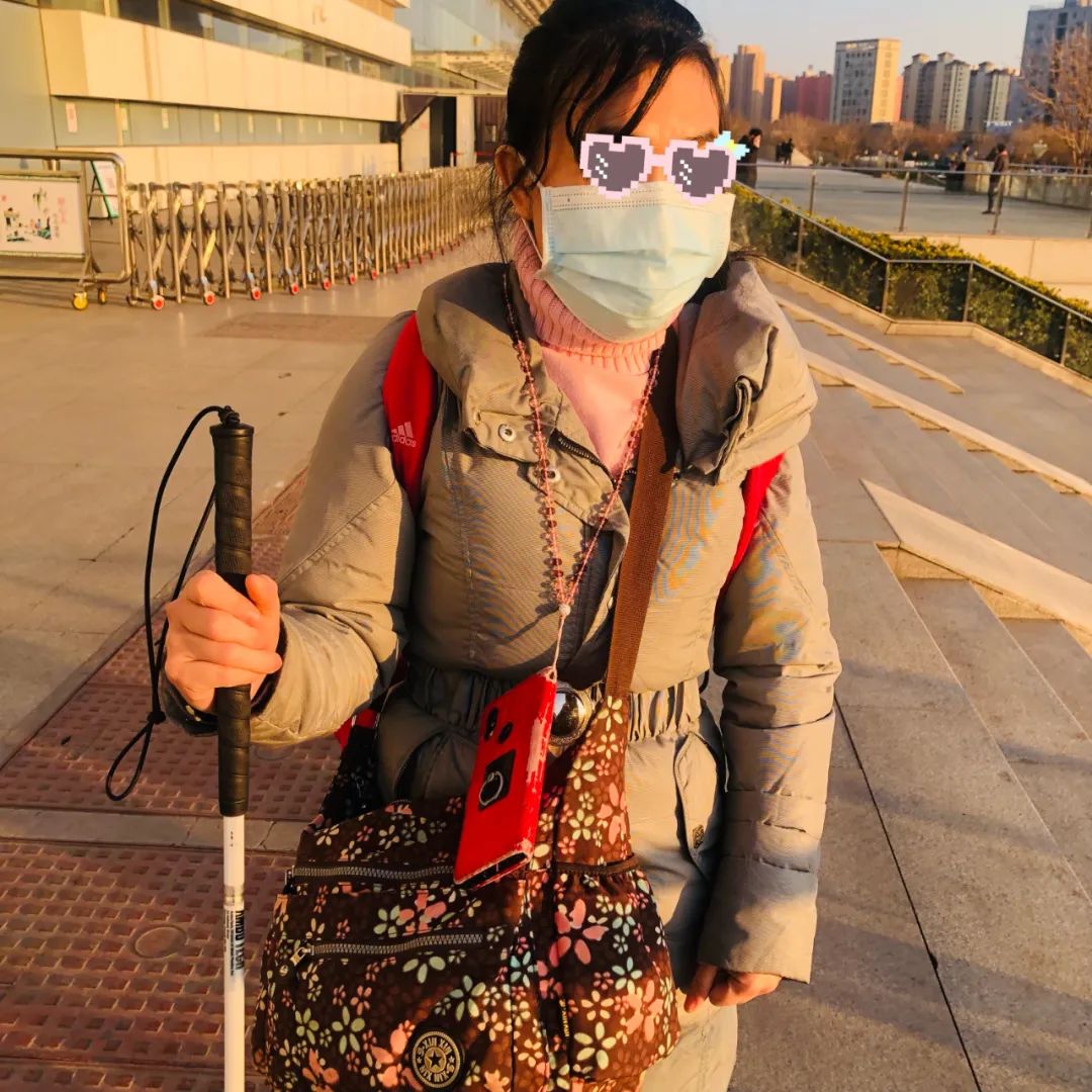 一位盲童指导老师的十六年：捡过刚满月的弃婴，培训盲人工作，也见证外国家庭收养故事