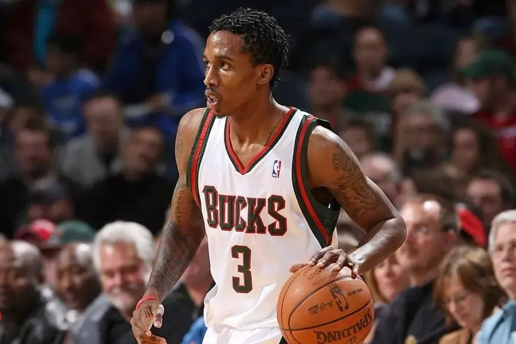 泰吉布森,27号秀德马尔卡罗尔,42号秀帕特里克贝弗利,46号秀丹尼格林