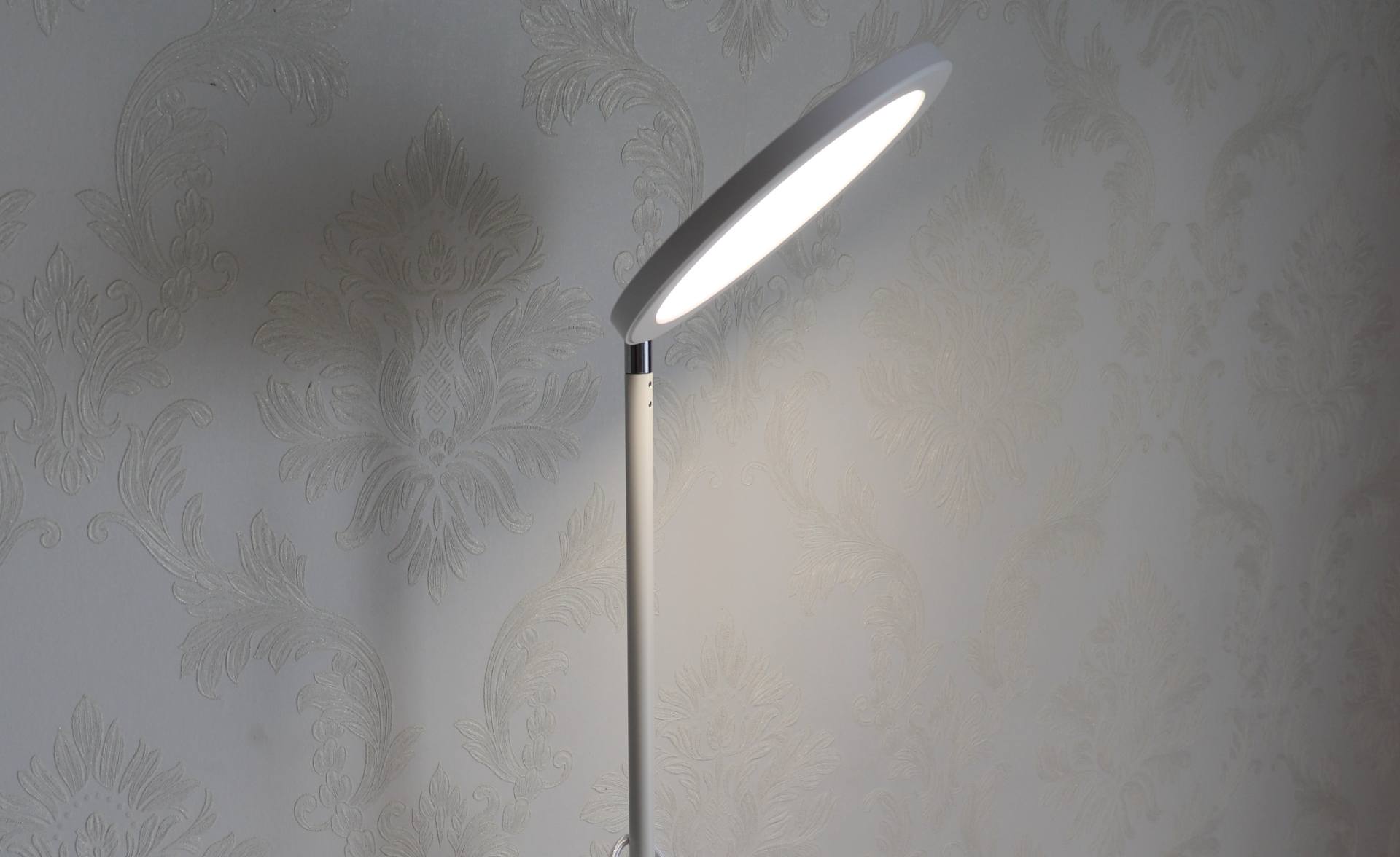 专为孩子设计，保护孩子视力—南卡-L1护眼台灯