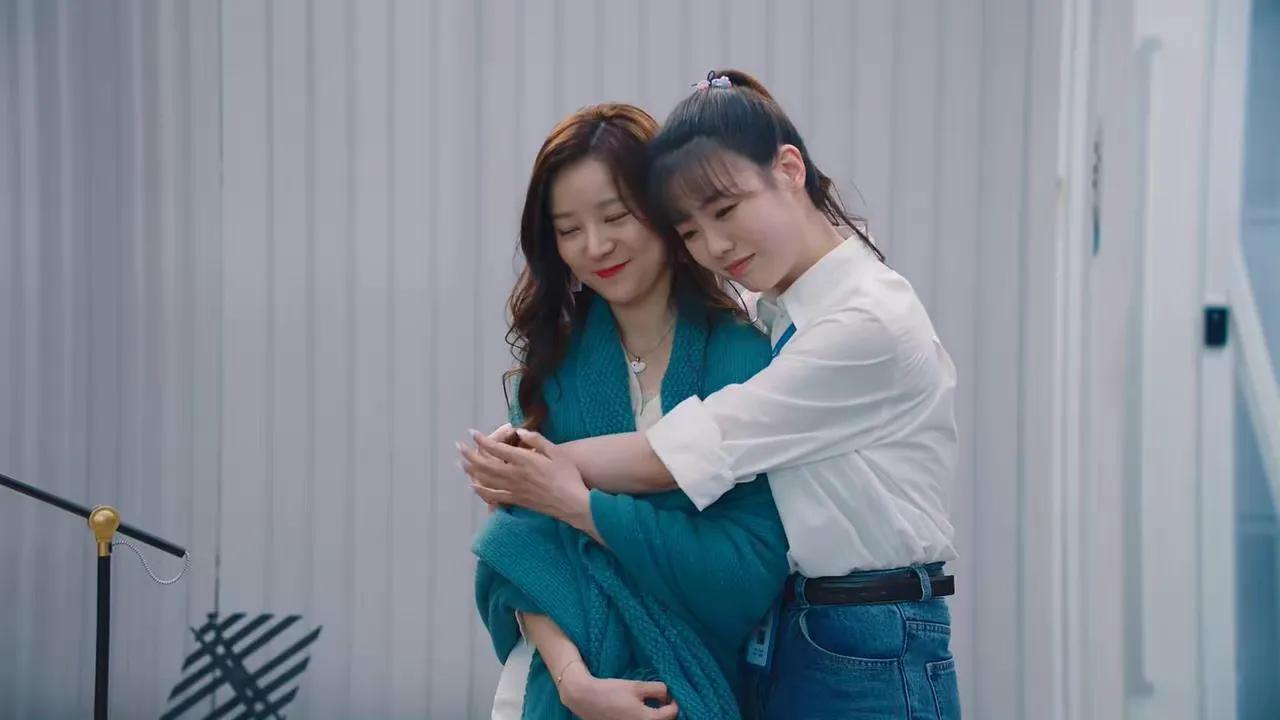 “地狱空荡荡，恶魔在人间，一切为了流量”，这几集直接封神