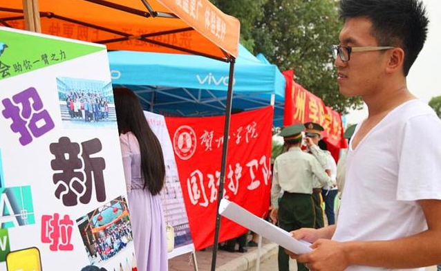 不竞选职务，不参加社团，00后大学生“佛系”上学，都在想啥呢？