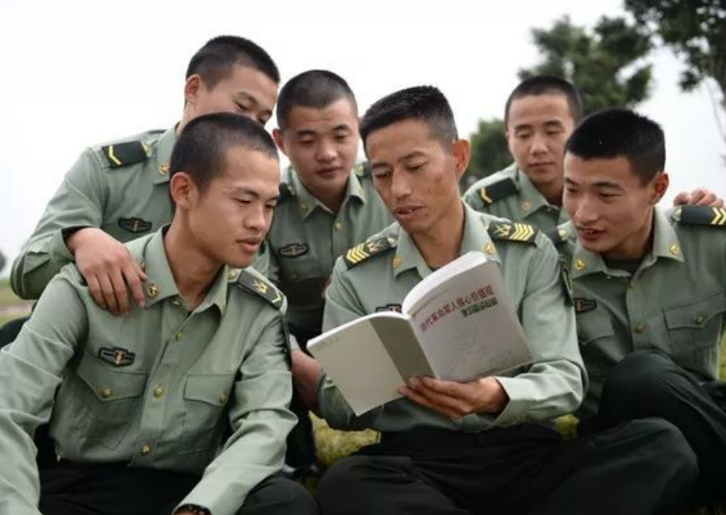 中国一级军士长军衔不高，却享受将军待遇，将军都是他们带出来的