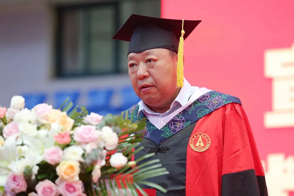 《孤勇者》寄语，“礼”送毕业生，2022届毕业典礼温情满满！