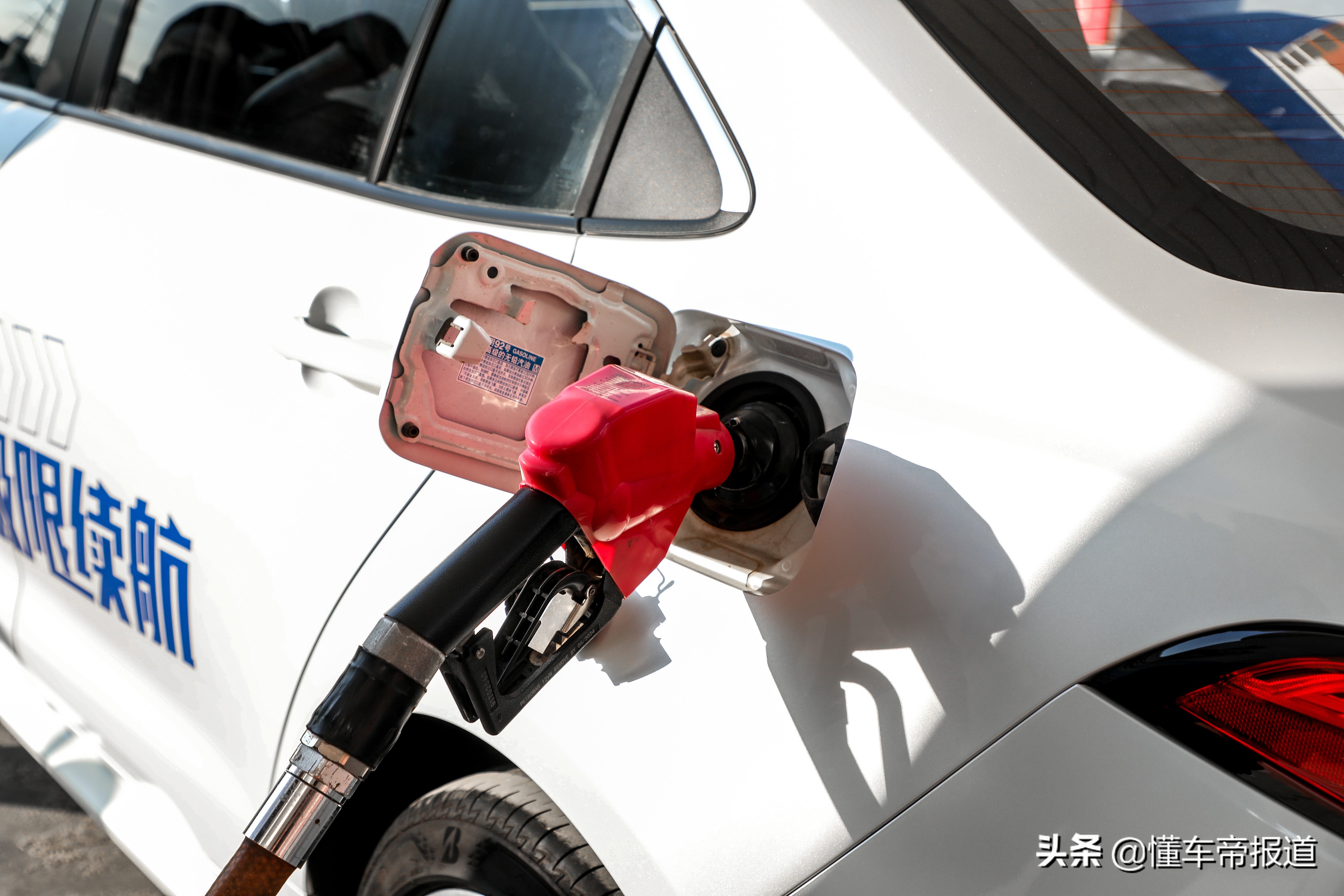 新车|油耗低至4.1升/100公里，驾驶感受轻快！试驾2022款雷凌双擎