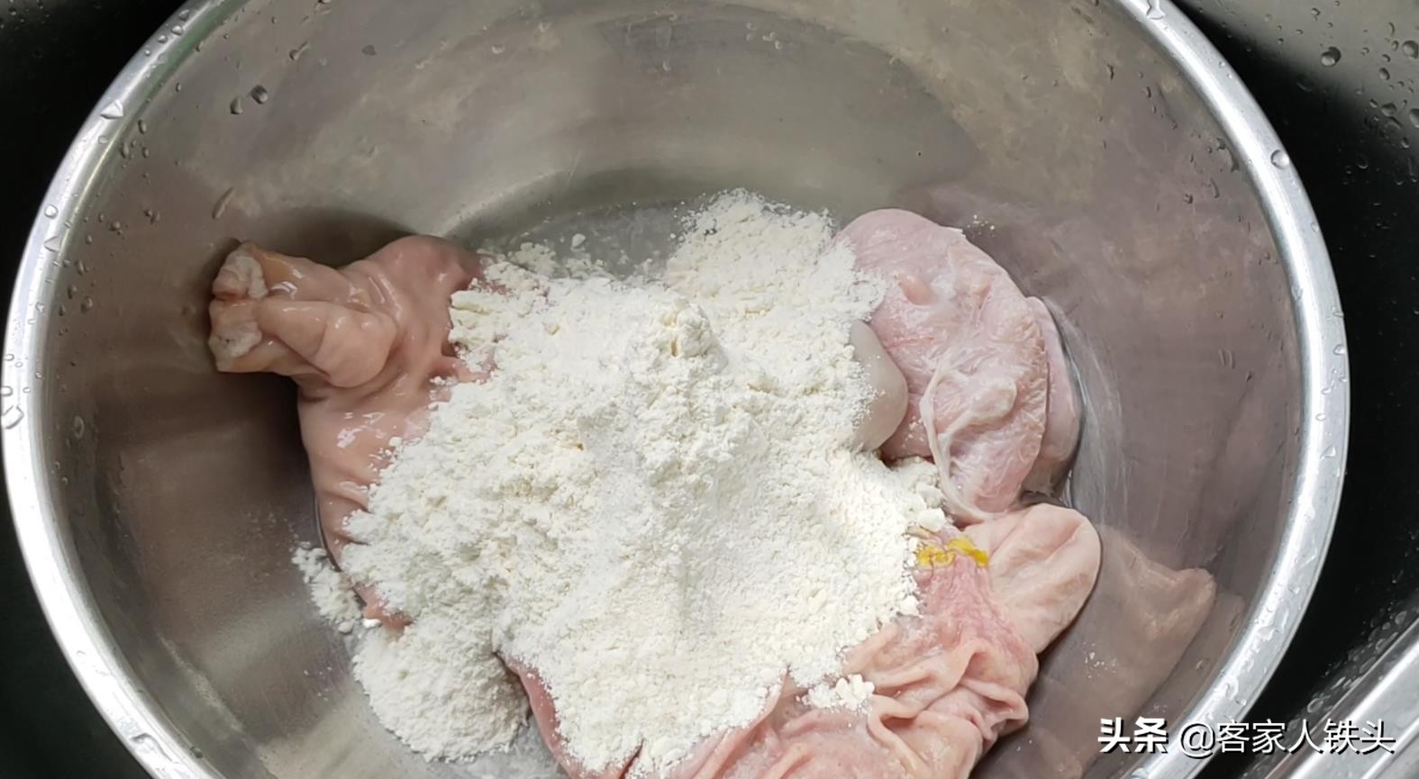 猪肚煲汤？广东人的做法最正宗，一开盖香扑鼻，汤色奶白特别好喝