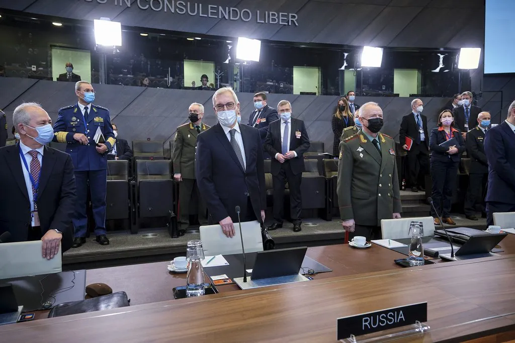 ͻ��������1��ʿ��������Ӣ���µ�ҩ��·�����ڿ�սԤ�׾���