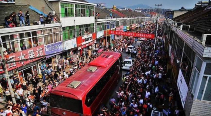 亚洲最大“高考工厂”，毛坦厂中学为什么这么出名？