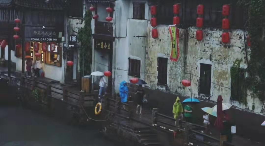每次一下雨，就想离开苏州