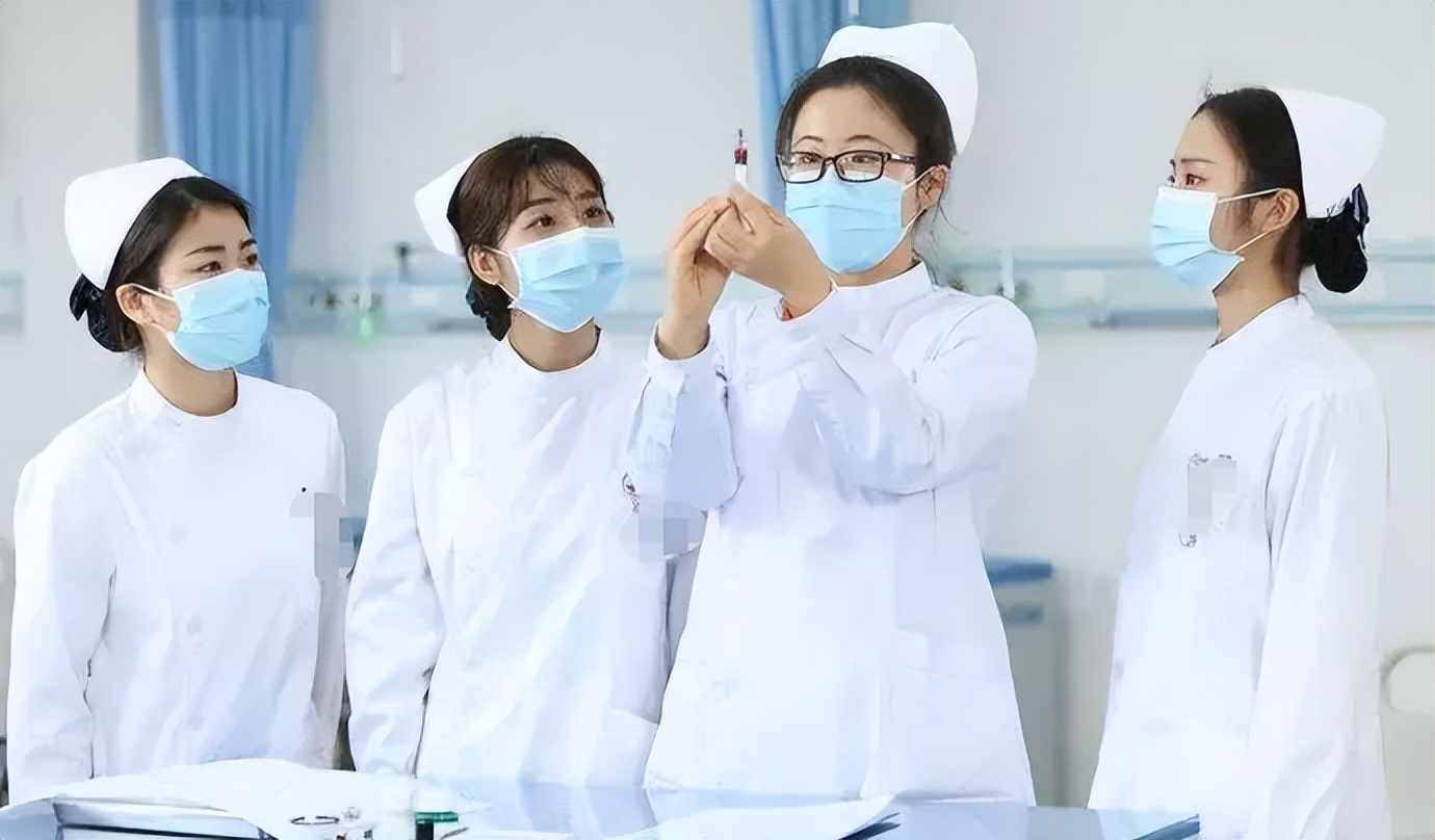 高考分数刚过二本分数线，3个专业可以参考，好就业前景也不差