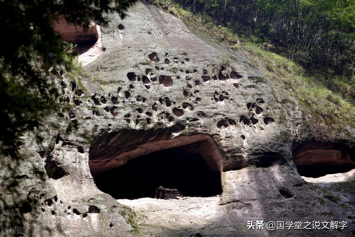 三峡悬棺是怎么放上去的(中国神秘三大悬棺群：长江三峡悬棺、重庆龙河悬棺、格凸河悬棺)