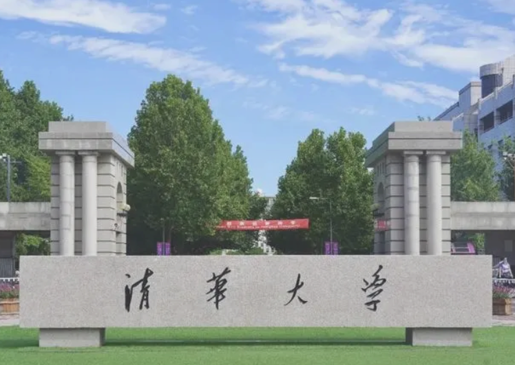 “清华学生又怎样，还不是高学历低素质！”清华教室实拍图引群嘲