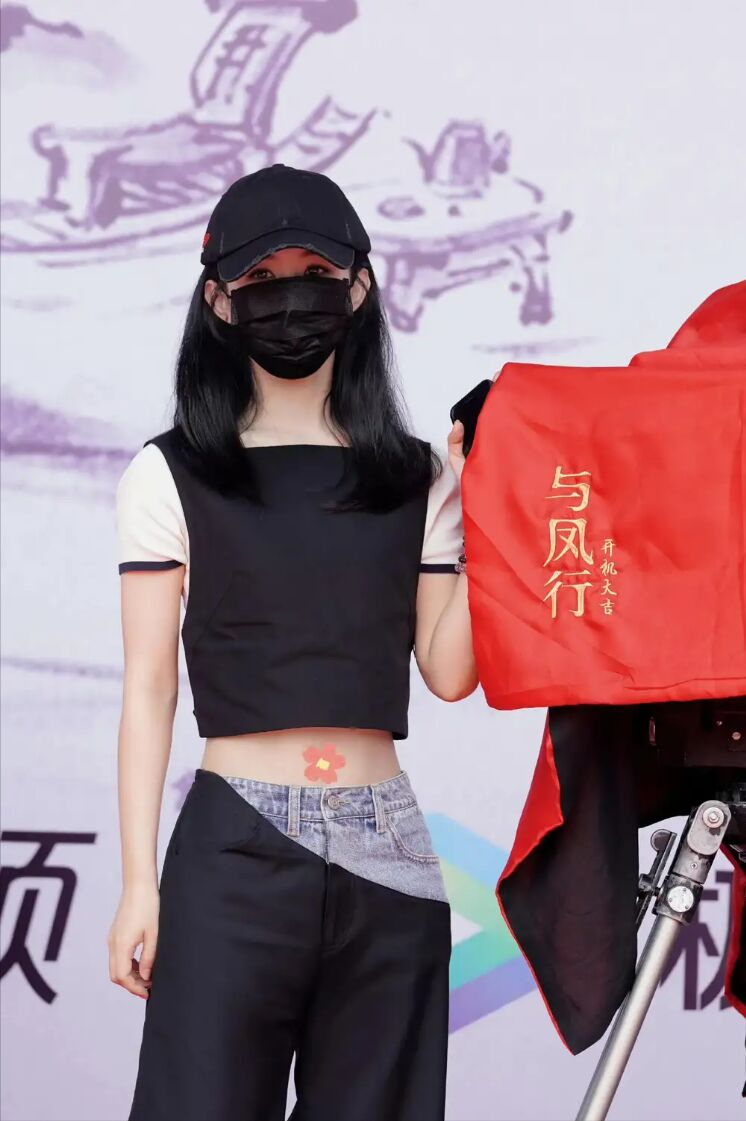 昨日，《与风行》在横店举行了开机仪式