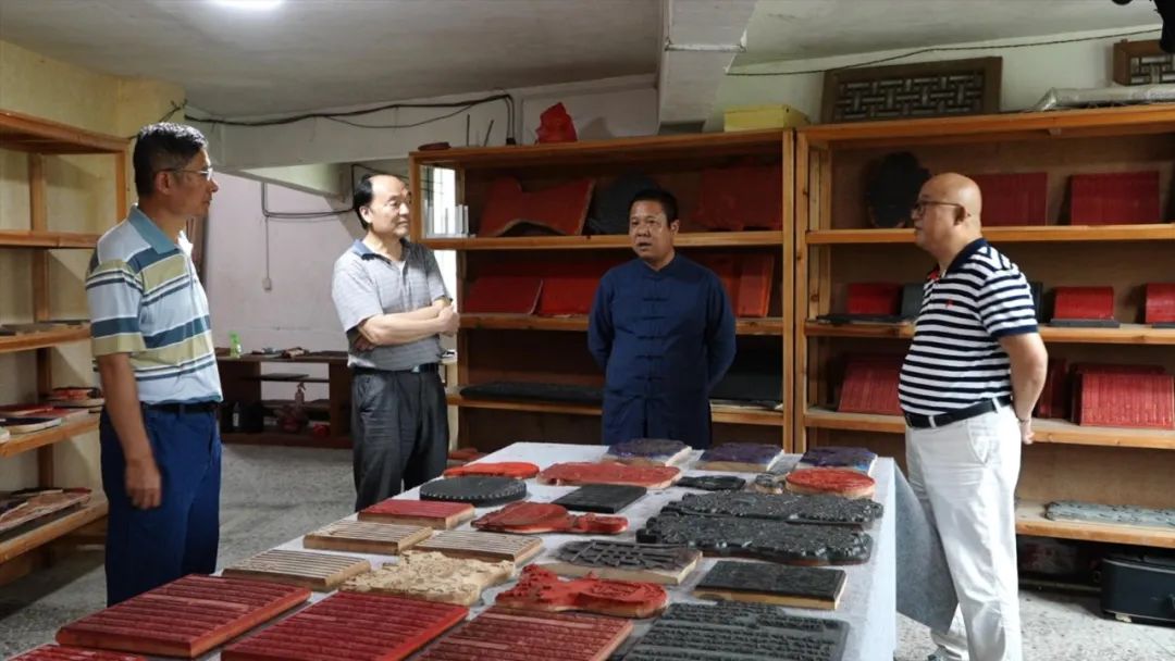 龍巖市攝影家協(xié)會(huì)鄉(xiāng)村振興攝影志愿服務(wù)隊(duì)走進(jìn)四堡采風(fēng)創(chuàng)作