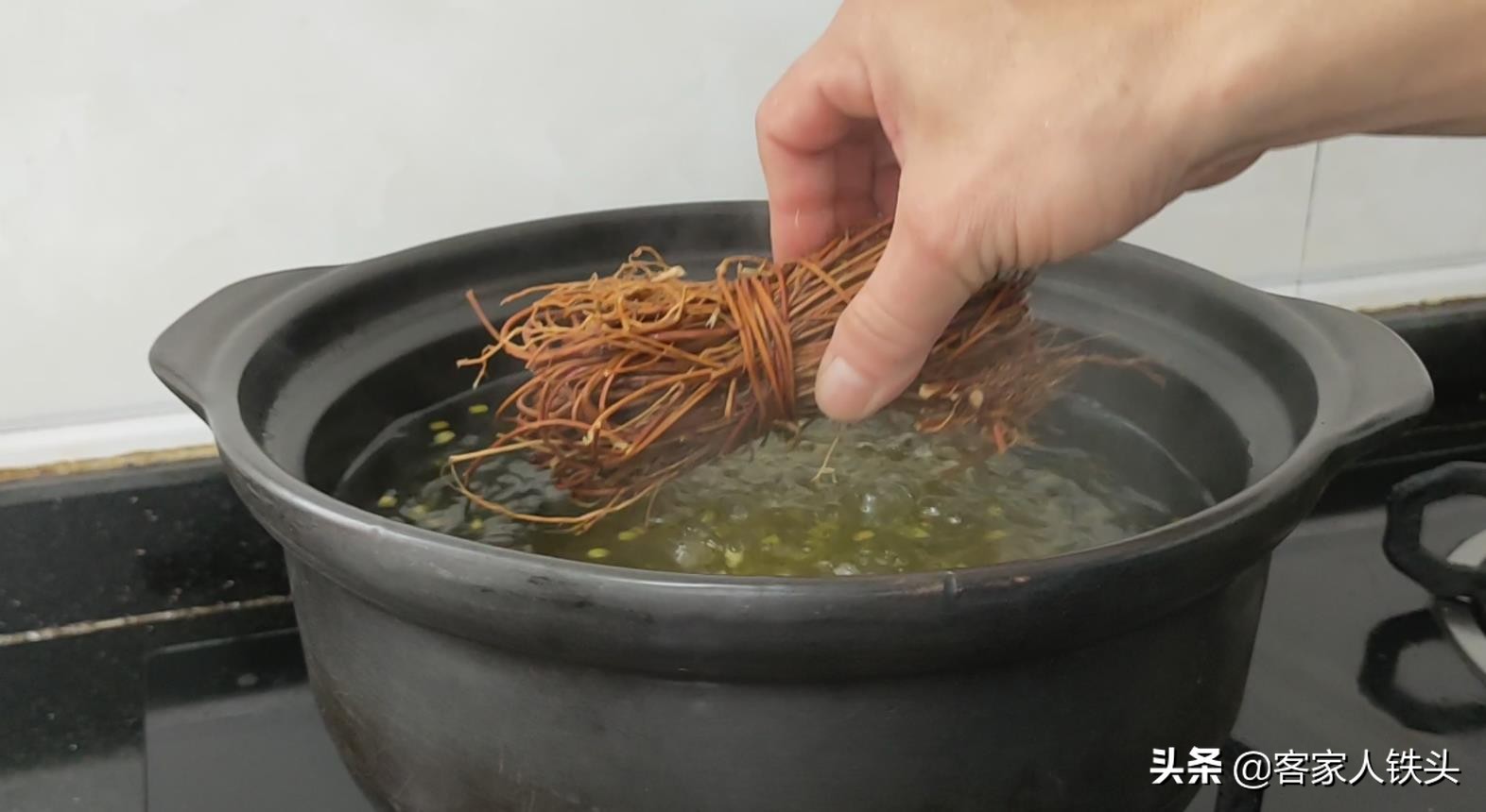 夏季喝汤？广东人最讲究，手把手教你一锅解暑靓汤，营养好喝简单