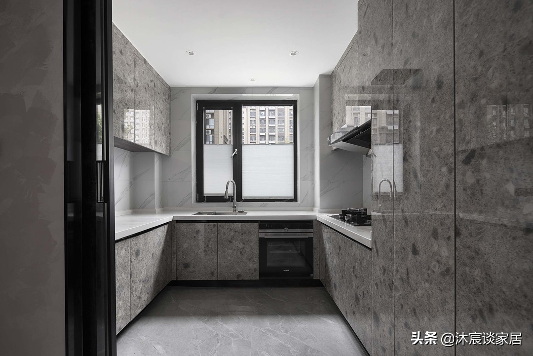 看完她家，我承认“输了”，新中式与轻奢相结合，沉稳大气又时尚