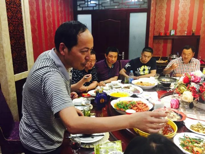 16岁考入985大学，终身研究一个数学公式，如今每个月领400元低保