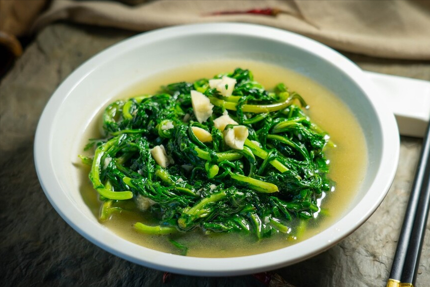 超市看到“皇帝菜”，2块一斤多买点，鲜嫩爽脆，助消化睡得香