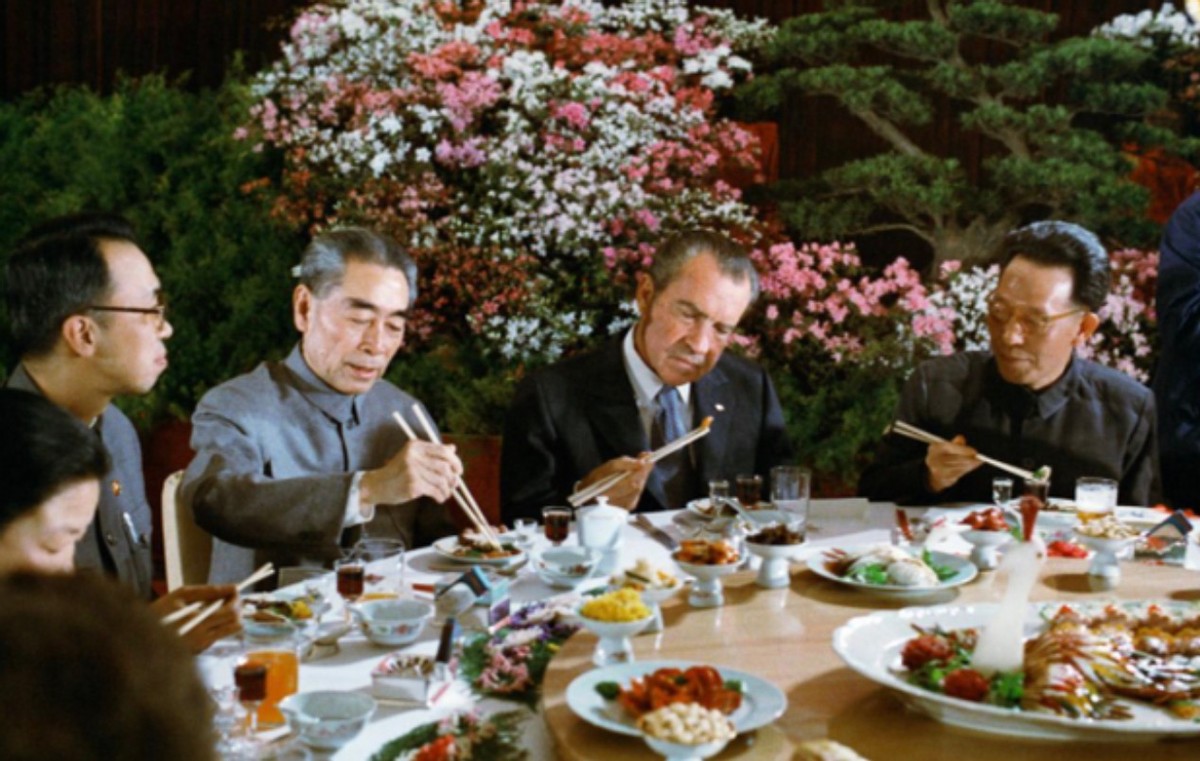 1970年毛主席连烧“两把大火”，尼克松会意，急派基辛格访华