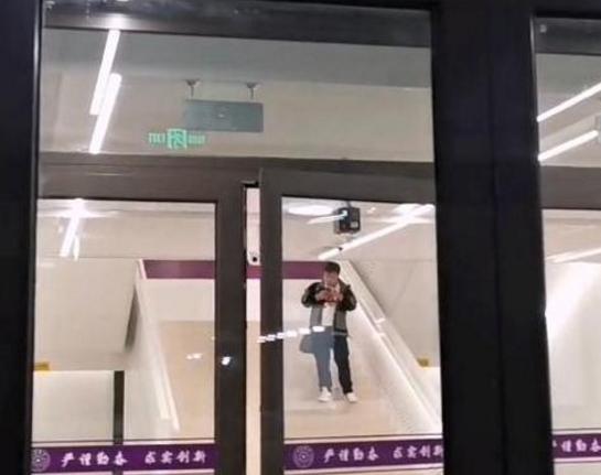 “夜晚10点半”的清华是什么样？优秀的人一直在努力，太励志了