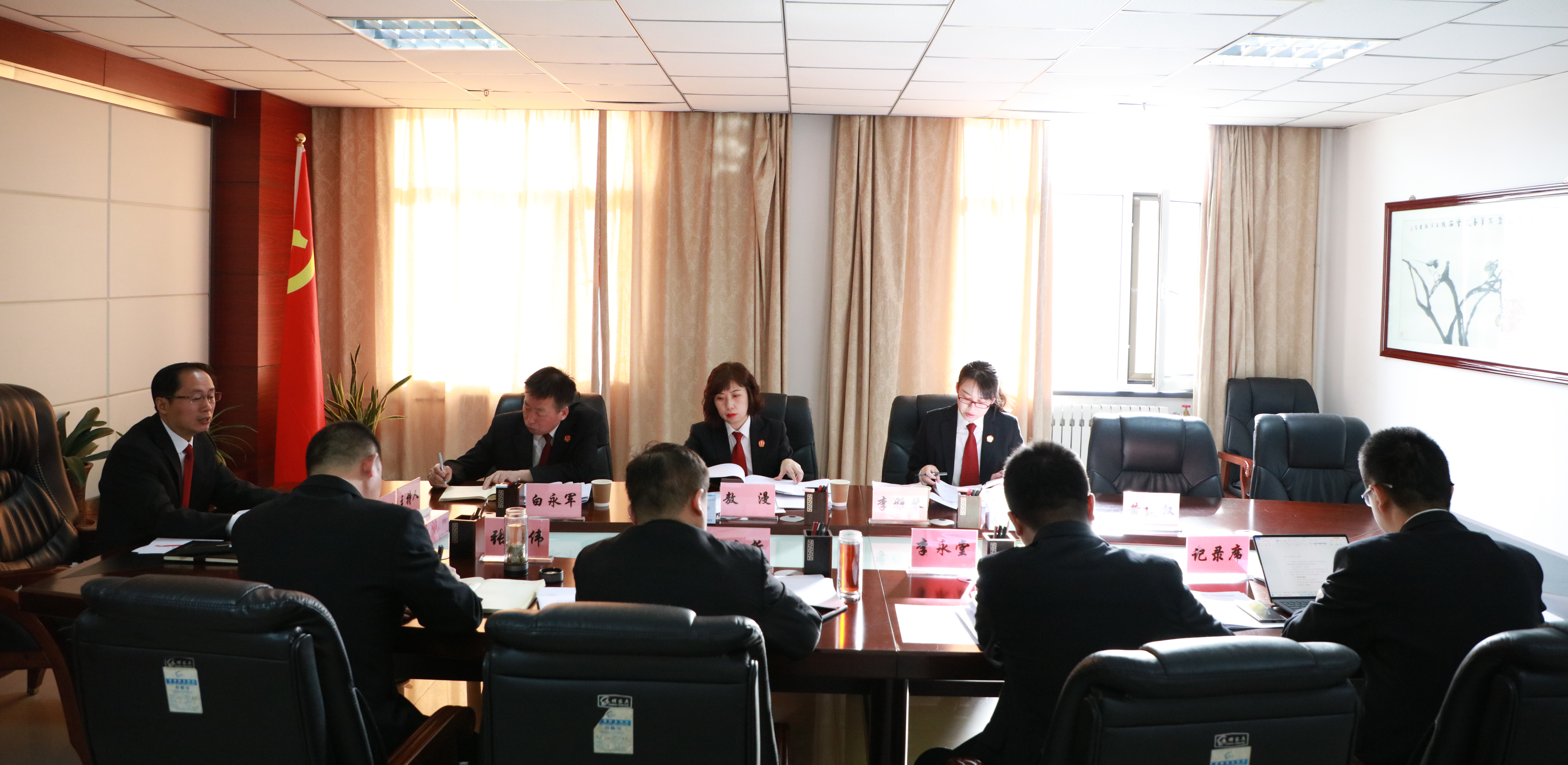 神木法院召开党组会议传达学习贯彻市“两会”精神