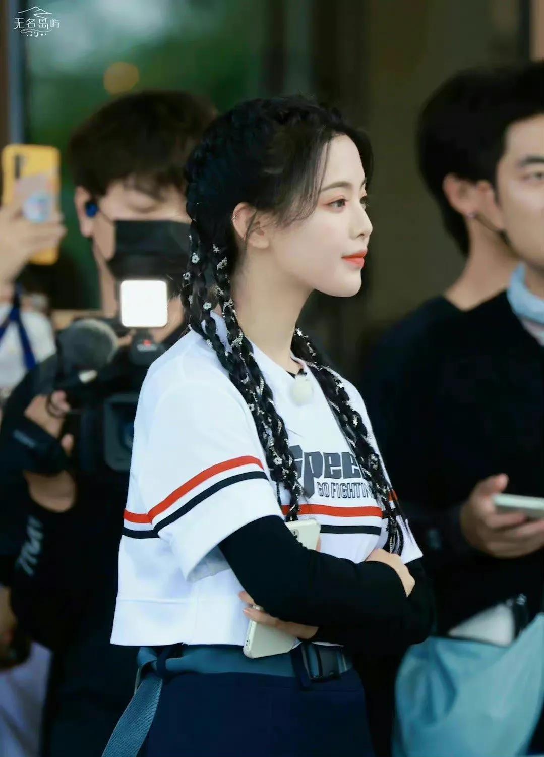 综艺《极限挑战》横店路透之杨超越小姐姐