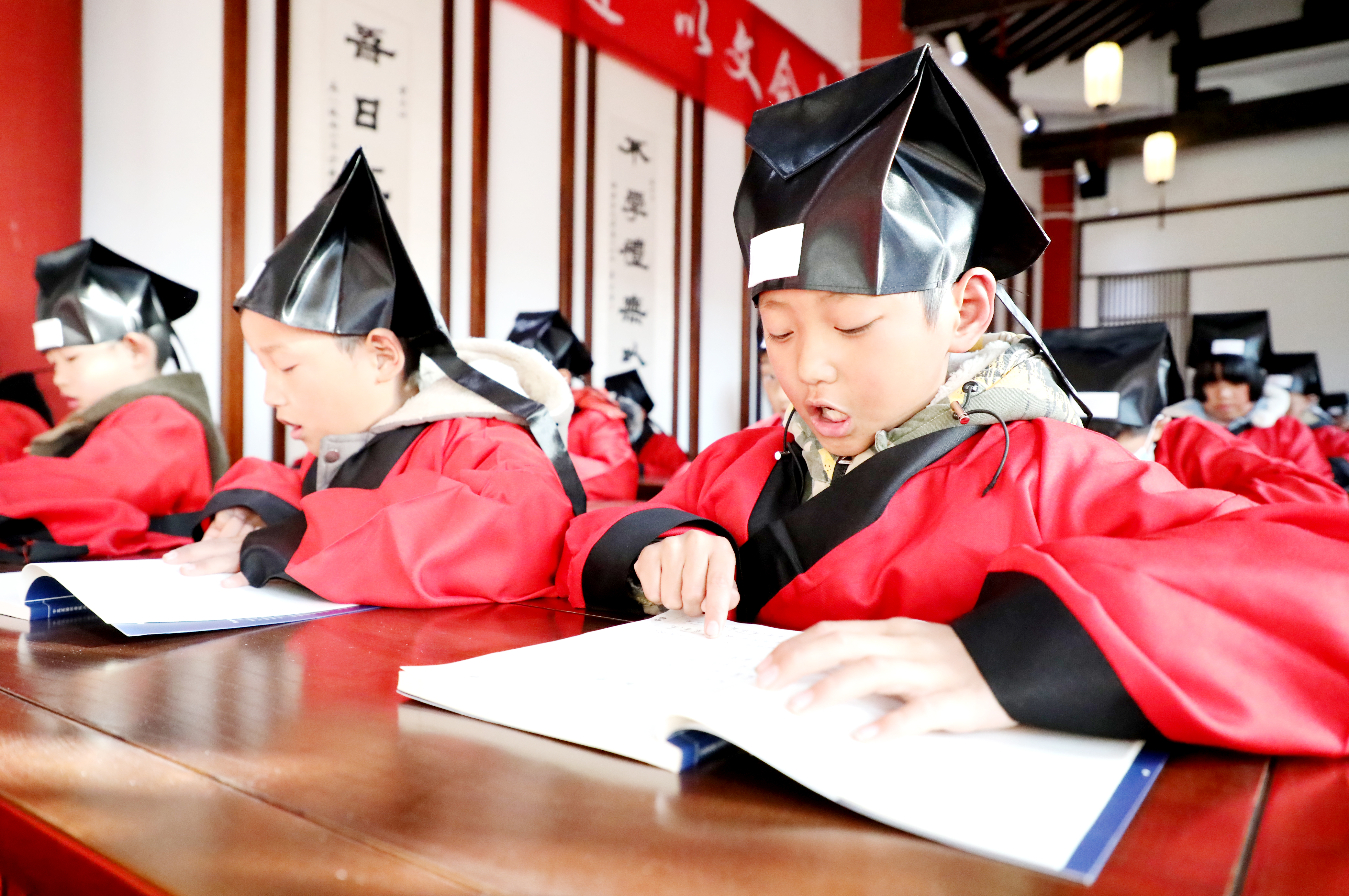 学习国学文化传承华夏文脉天中晚报小记者研学活动走进皇家驿站孔子