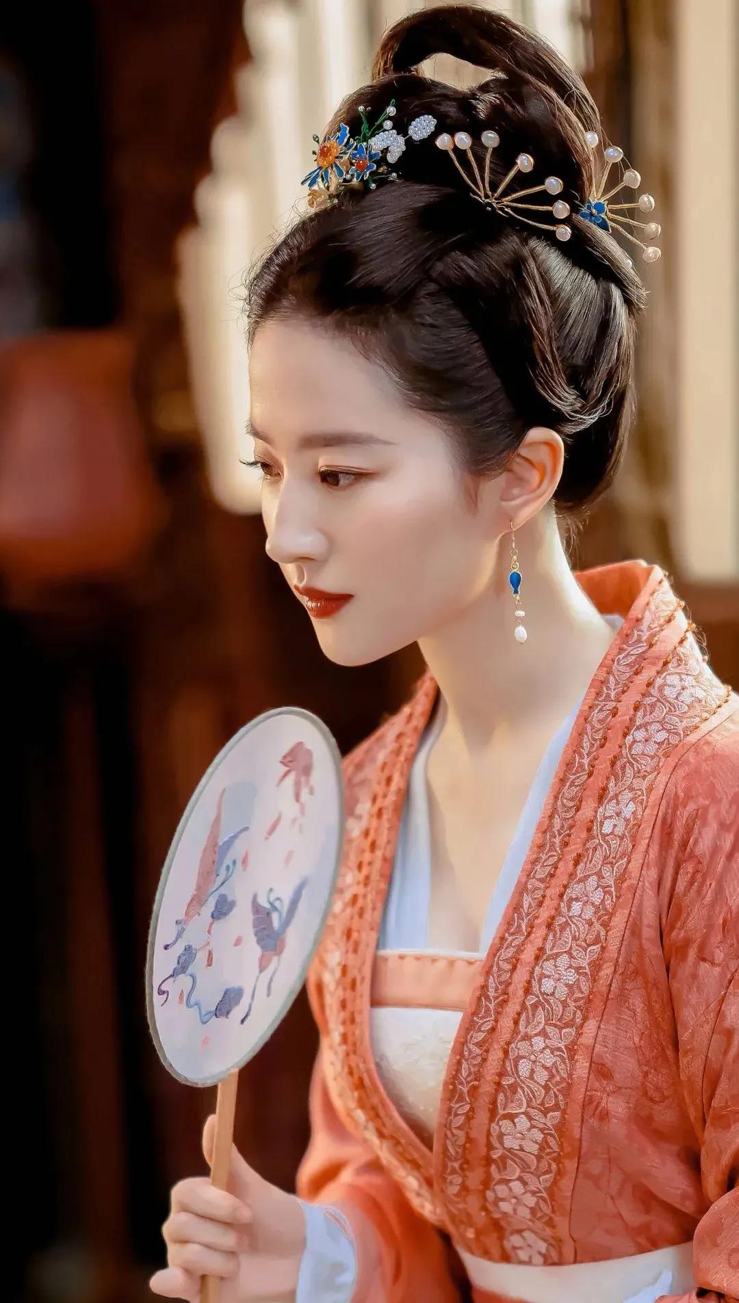 神仙姐姐又霸屏了，内娱颜值天花板刘亦菲美图欣赏